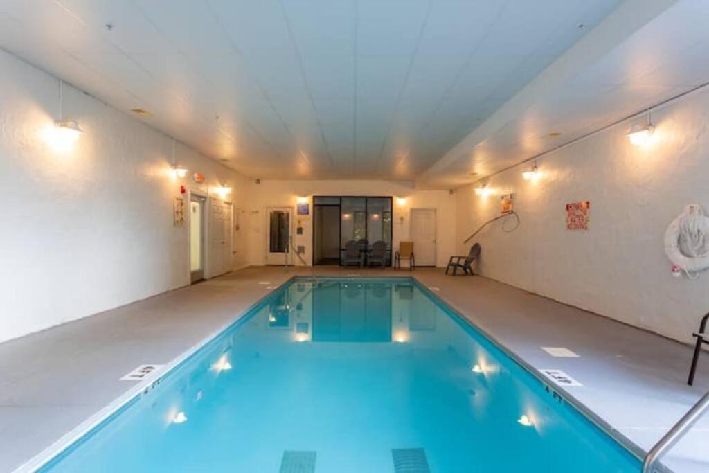 2 Miles From Dollywood Family Resort With Seasonal Outdoor Swimming Pool, Year Around Heated Indoor Swimming Pool, Townhome Style Cabin, Private Hot Tub, Arcade, Tv, Wifi, Kitchen With Refrigerator, Washer And Dryer Pigeon Forge Exterior photo