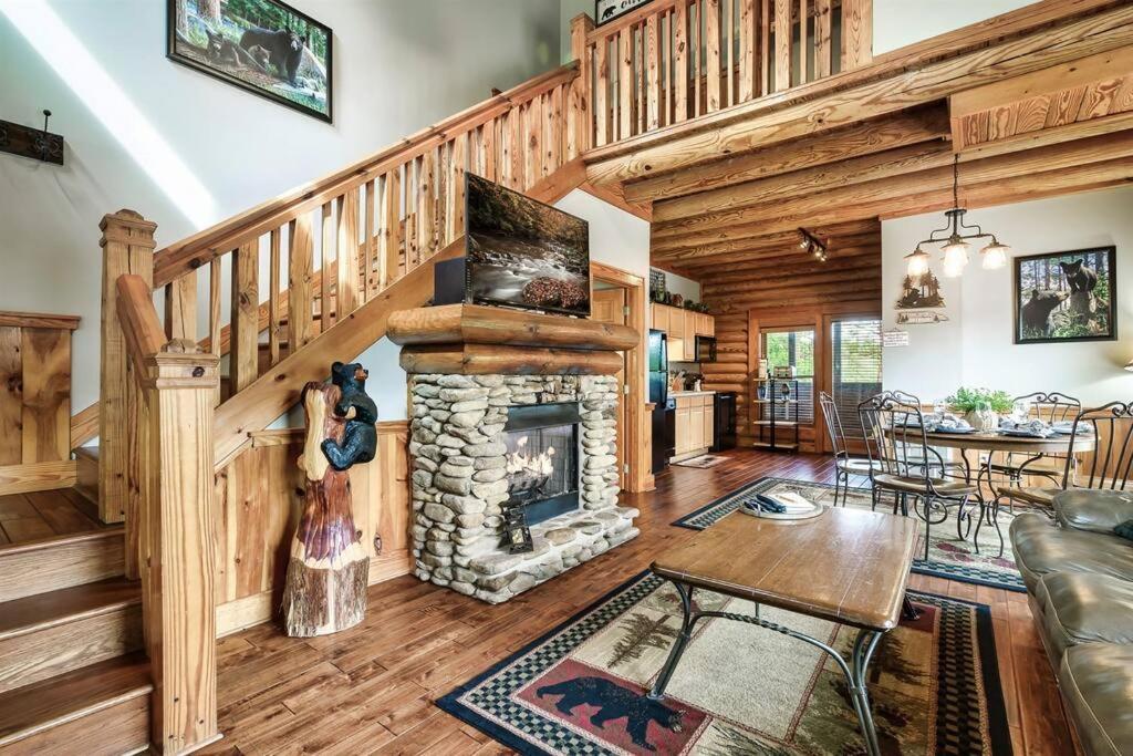 2 Miles From Dollywood Family Resort With Seasonal Outdoor Swimming Pool, Year Around Heated Indoor Swimming Pool, Townhome Style Cabin, Private Hot Tub, Arcade, Tv, Wifi, Kitchen With Refrigerator, Washer And Dryer Pigeon Forge Exterior photo