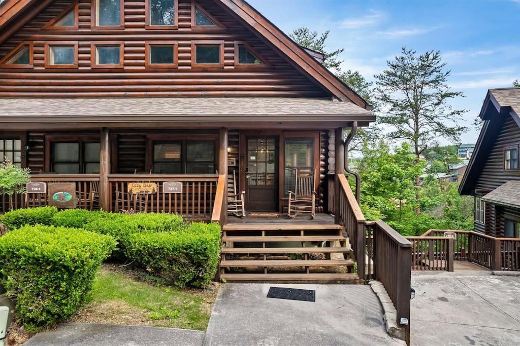 2 Miles From Dollywood Family Resort With Seasonal Outdoor Swimming Pool, Year Around Heated Indoor Swimming Pool, Townhome Style Cabin, Private Hot Tub, Arcade, Tv, Wifi, Kitchen With Refrigerator, Washer And Dryer Pigeon Forge Exterior photo