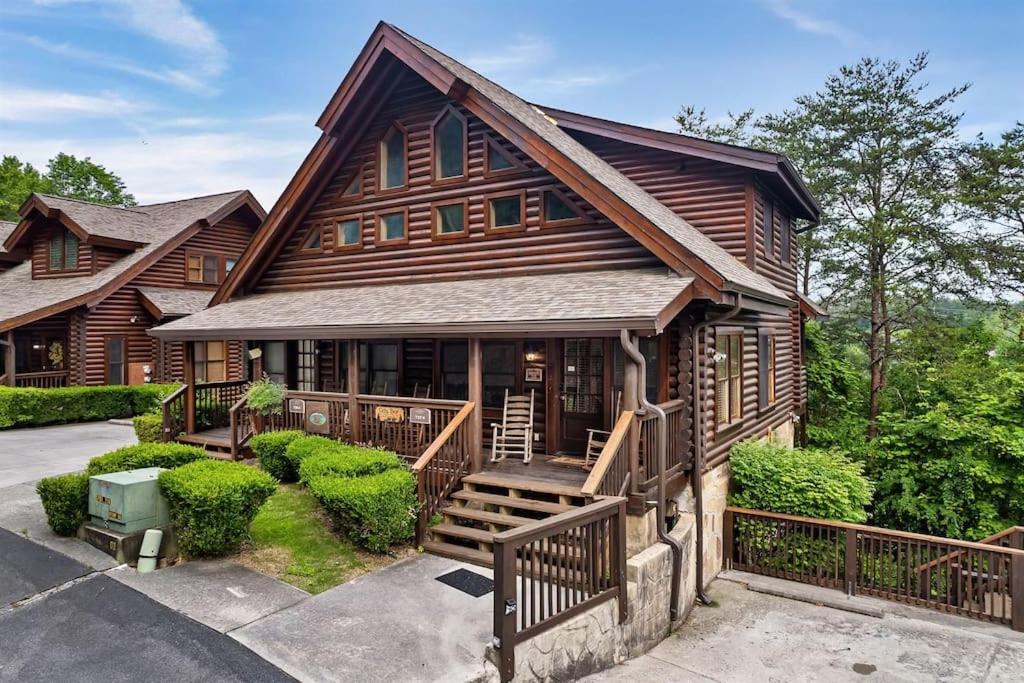 2 Miles From Dollywood Family Resort With Seasonal Outdoor Swimming Pool, Year Around Heated Indoor Swimming Pool, Townhome Style Cabin, Private Hot Tub, Arcade, Tv, Wifi, Kitchen With Refrigerator, Washer And Dryer Pigeon Forge Exterior photo