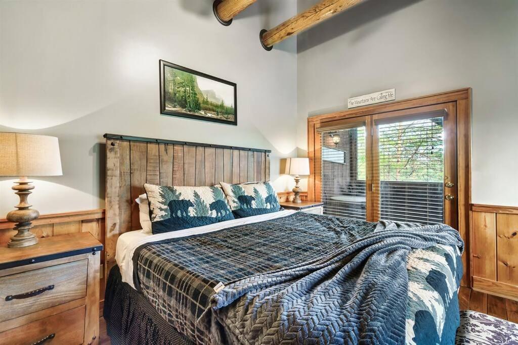 2 Miles From Dollywood Family Resort With Seasonal Outdoor Swimming Pool, Year Around Heated Indoor Swimming Pool, Townhome Style Cabin, Private Hot Tub, Arcade, Tv, Wifi, Kitchen With Refrigerator, Washer And Dryer Pigeon Forge Exterior photo