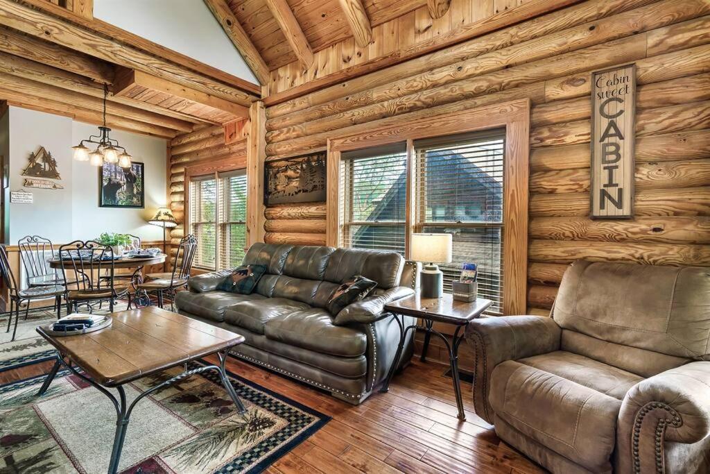 2 Miles From Dollywood Family Resort With Seasonal Outdoor Swimming Pool, Year Around Heated Indoor Swimming Pool, Townhome Style Cabin, Private Hot Tub, Arcade, Tv, Wifi, Kitchen With Refrigerator, Washer And Dryer Pigeon Forge Exterior photo