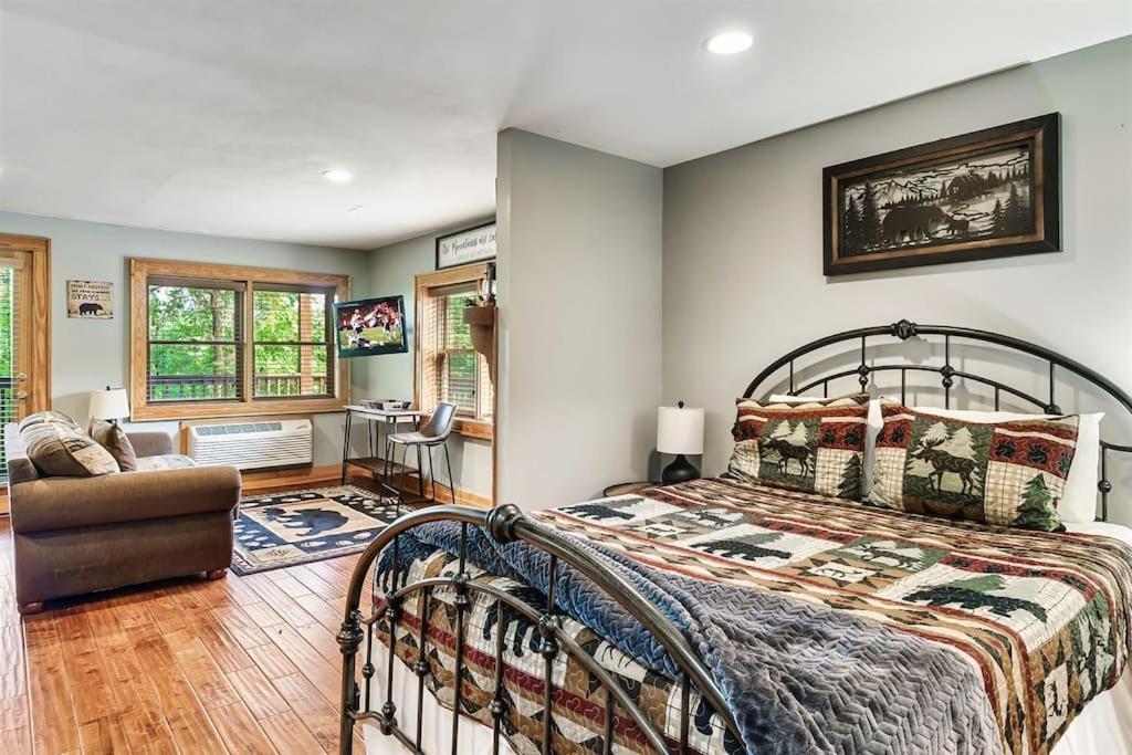 2 Miles From Dollywood Family Resort With Seasonal Outdoor Swimming Pool, Year Around Heated Indoor Swimming Pool, Townhome Style Cabin, Private Hot Tub, Arcade, Tv, Wifi, Kitchen With Refrigerator, Washer And Dryer Pigeon Forge Exterior photo