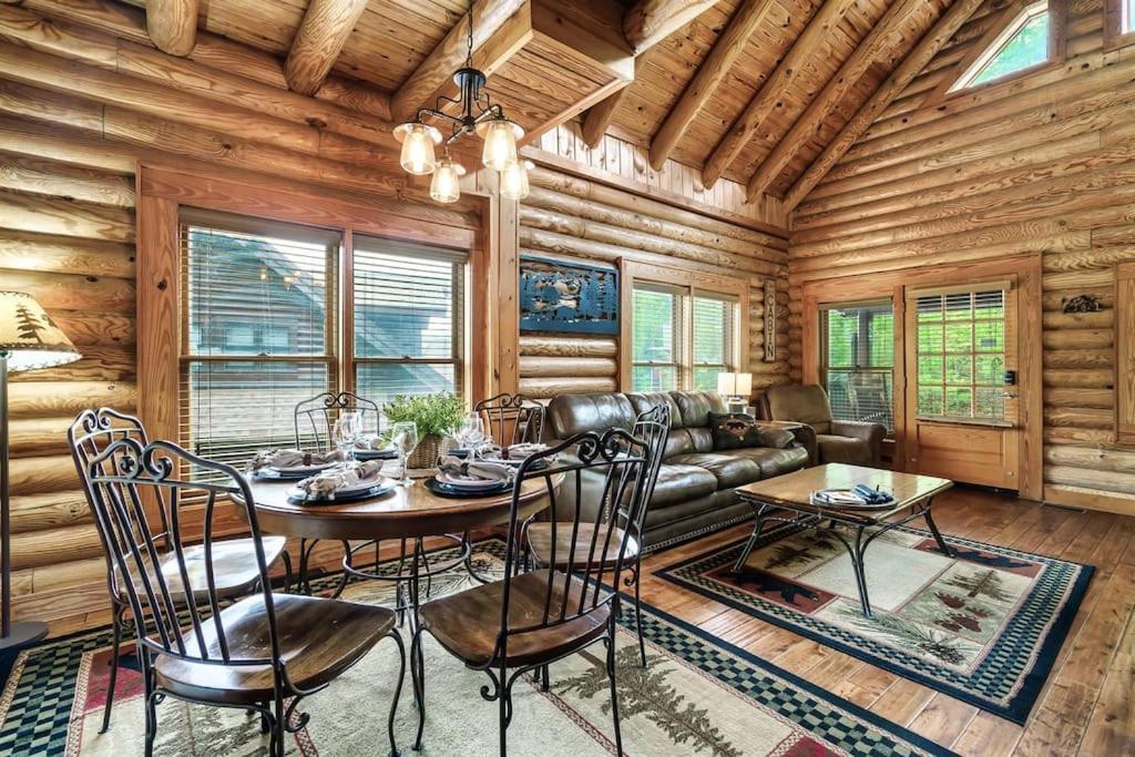 2 Miles From Dollywood Family Resort With Seasonal Outdoor Swimming Pool, Year Around Heated Indoor Swimming Pool, Townhome Style Cabin, Private Hot Tub, Arcade, Tv, Wifi, Kitchen With Refrigerator, Washer And Dryer Pigeon Forge Exterior photo
