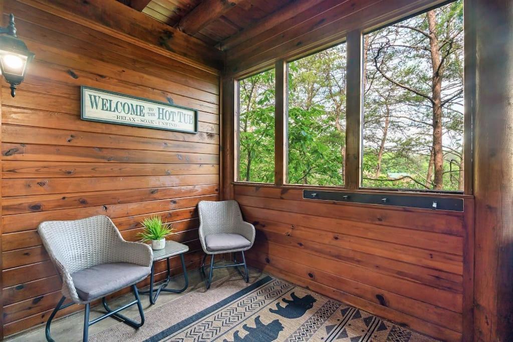 2 Miles From Dollywood Family Resort With Seasonal Outdoor Swimming Pool, Year Around Heated Indoor Swimming Pool, Townhome Style Cabin, Private Hot Tub, Arcade, Tv, Wifi, Kitchen With Refrigerator, Washer And Dryer Pigeon Forge Exterior photo